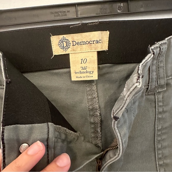 Democracy Ab Technology Olive Green Skinny Crop Cargo Pants Size 10 - Picture 3 of 4